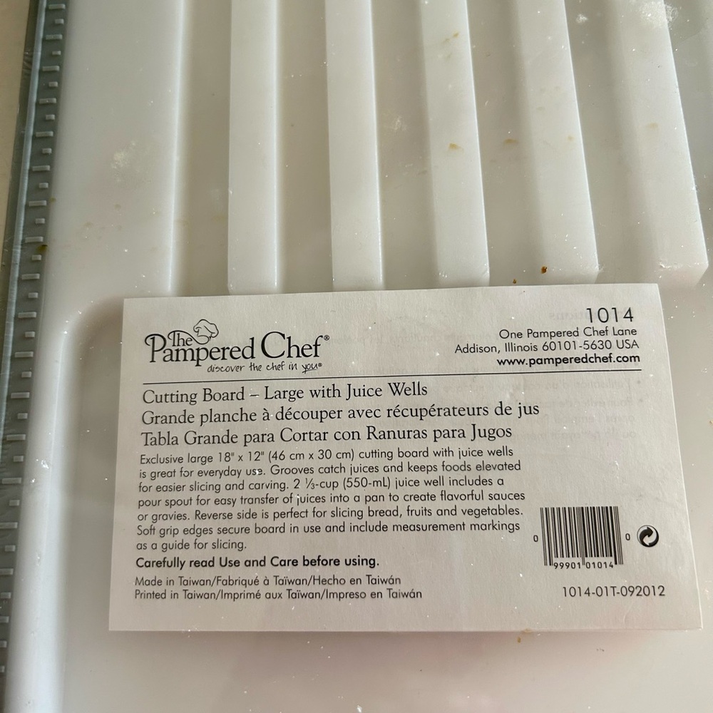 NEW Pampered Chef Large Cutting Board - Picture 2 of 3